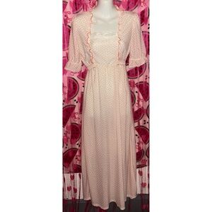 🧡 Vintage Lace-Trimmed Nightgown